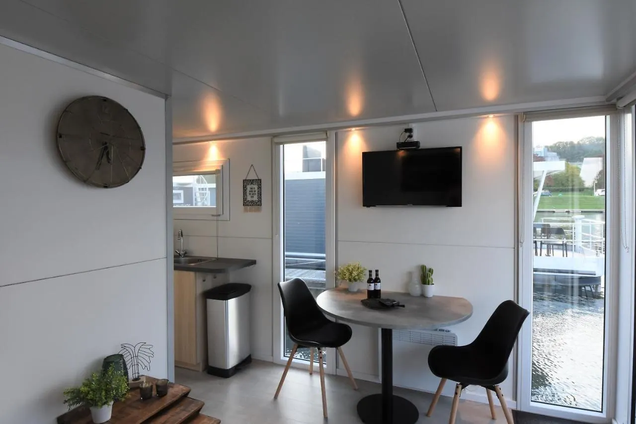 Villa Tiny Floating House Ibiza Maastricht Ferienhaus