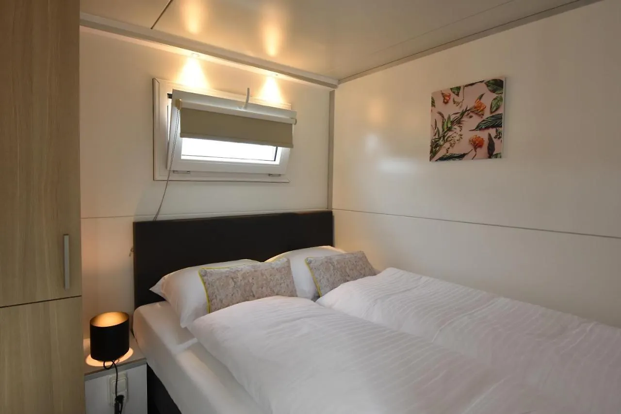 Ferienhaus Villa Tiny Floating House Ibiza Maastricht Niederlande